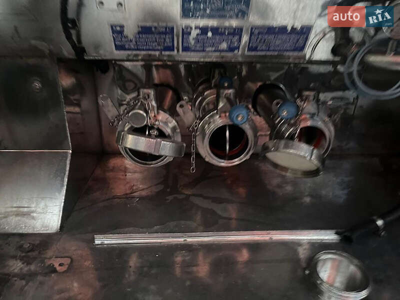 Цистерна напівпричіп Feldbinder TSA 2001 в Львові