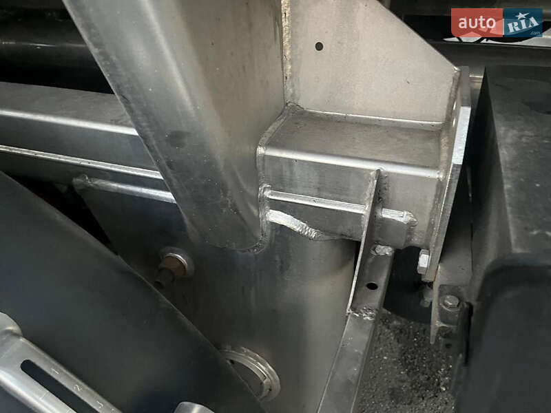 Цистерна напівпричіп Feldbinder TSA 2001 в Львові