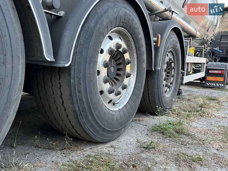 Цистерна напівпричіп Feldbinder TSA 2004 в Великій Багачці