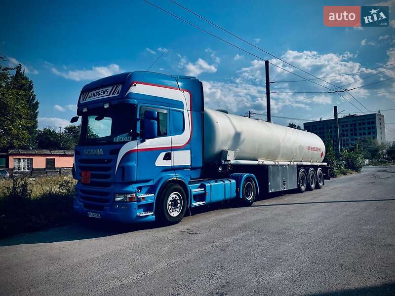 Цистерна напівпричіп Feldbinder TSA 2004 в Києві