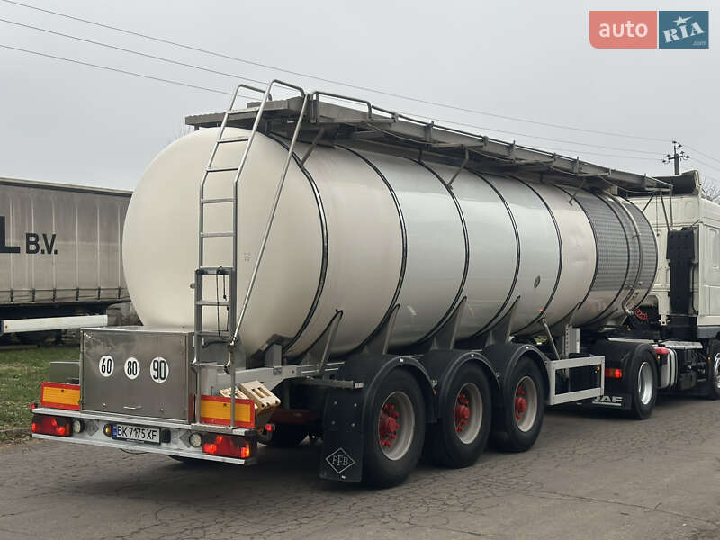 Цистерна напівпричіп Feldbinder TSA 2004 в Дубні