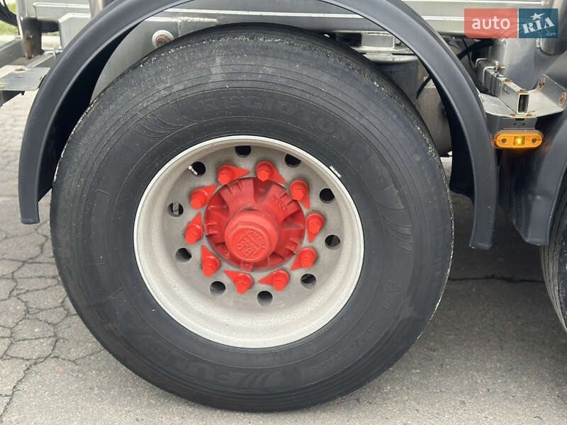 Цистерна напівпричіп Feldbinder TSA 2004 в Дубні