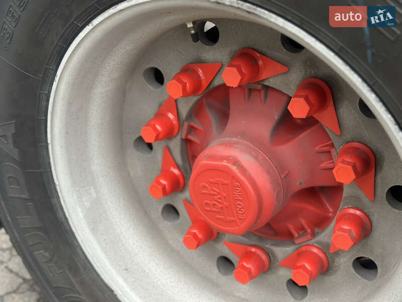 Цистерна напівпричіп Feldbinder TSA 2004 в Дубні