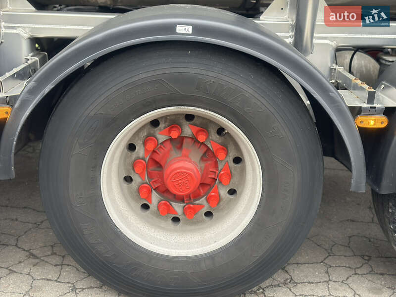 Цистерна напівпричіп Feldbinder TSA 2004 в Дубні