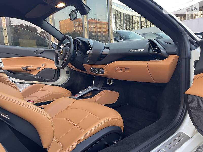 Купе Ferrari 488 GTB 2015 в Киеве