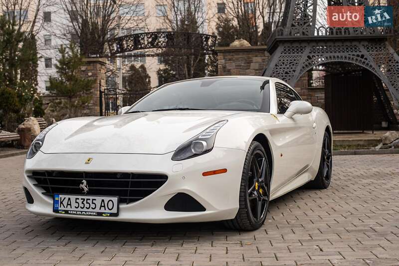 Кабриолет Ferrari California T 2015 в Киеве