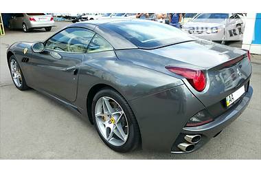 Кабриолет Ferrari California 2012 в Киеве