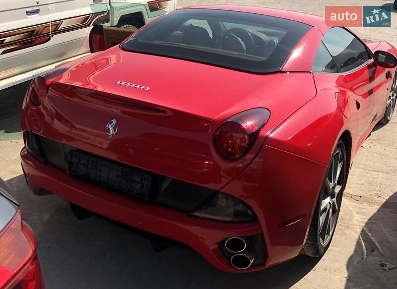 Кабриолет Ferrari California 2010 в Киеве