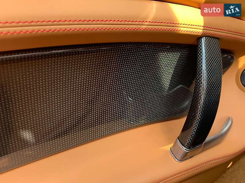 Кабриолет Ferrari California 2010 в Киеве