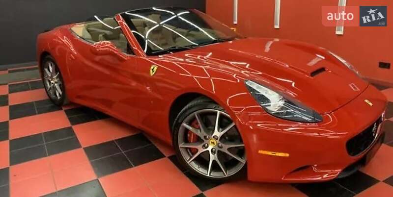 Кабриолет Ferrari California 2010 в Киеве