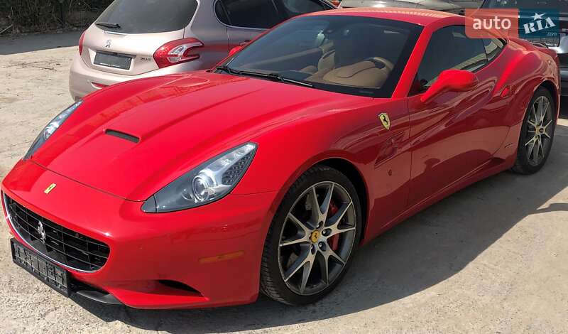 Кабриолет Ferrari California 2010 в Киеве