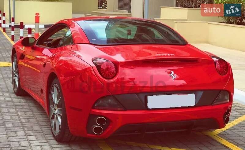 Кабриолет Ferrari California 2010 в Киеве