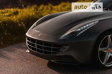 Хетчбек Ferrari FF 2013 в 