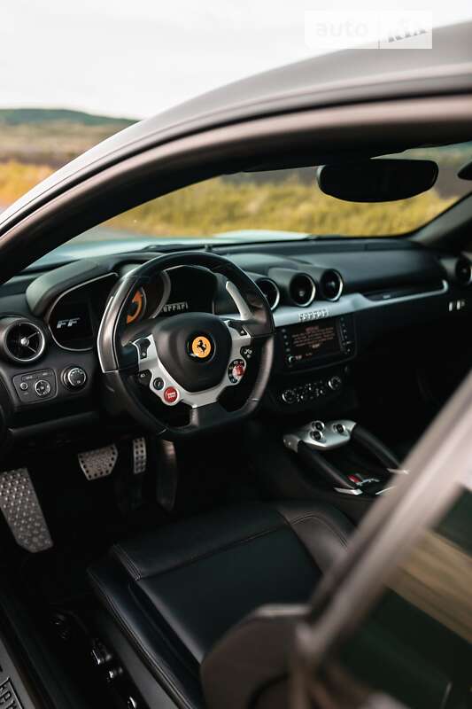 Хэтчбек Ferrari FF 2013 в Львове