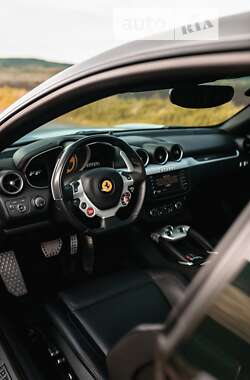 Хетчбек Ferrari FF 2013 в 