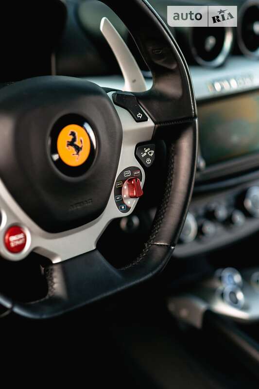 Хэтчбек Ferrari FF 2013 в Львове