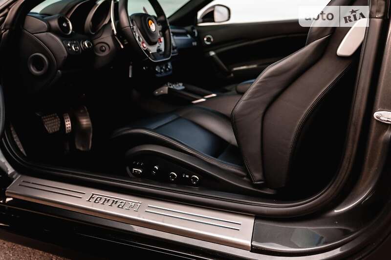 Хэтчбек Ferrari FF 2013 в Львове