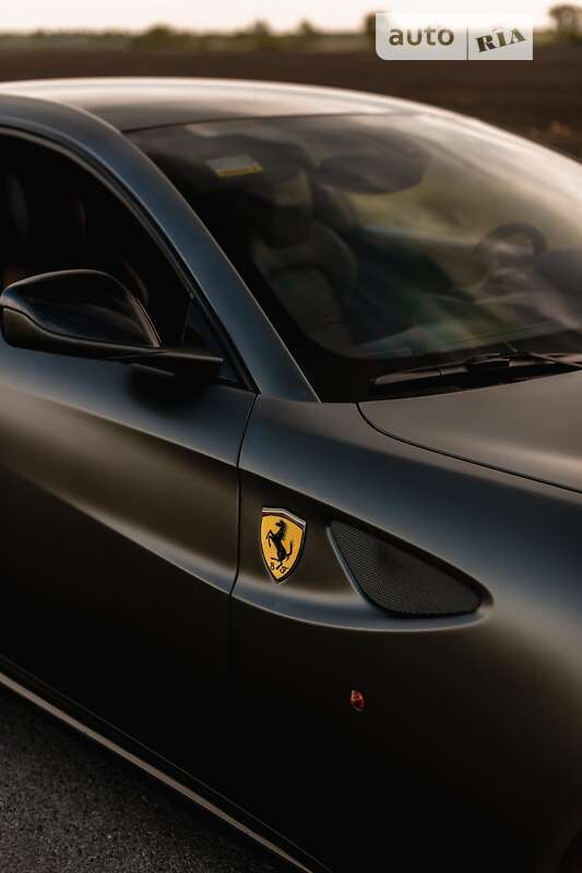 Хэтчбек Ferrari FF 2013 в Львове