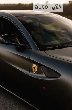 Хетчбек Ferrari FF 2013 в 