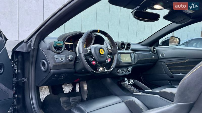 Купе Ferrari FF 2013 в Киеве