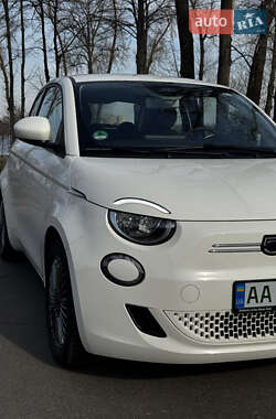 Хэтчбек Fiat 500e 2022 в 