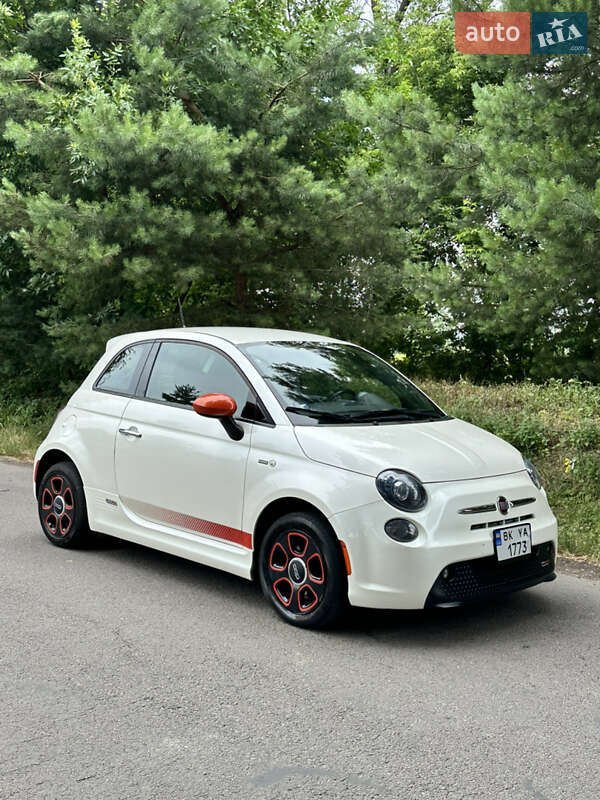 Хэтчбек Fiat 500e 2015 в 
