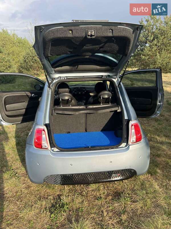 Хэтчбек Fiat 500e 2015 в Новояворовске