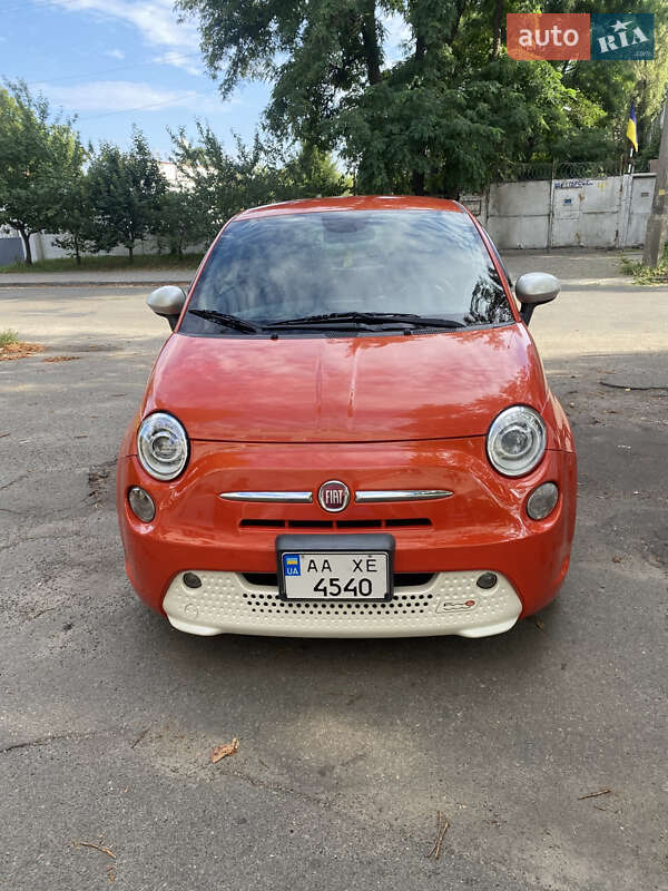 Хэтчбек Fiat 500e 2015 в 