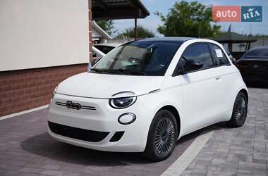 Хэтчбек Fiat 500e 2022 в 
