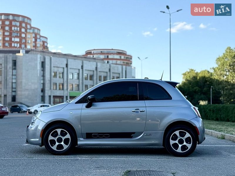 Fiat 500e, фото з оголошення