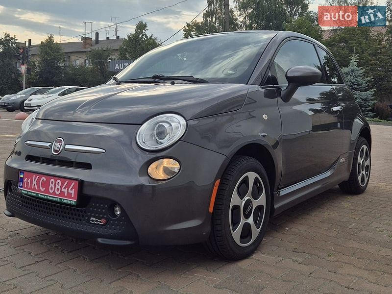 Fiat 500e, photos from the listing