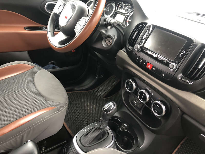 Хэтчбек Fiat 500L 2013 в Вишневом