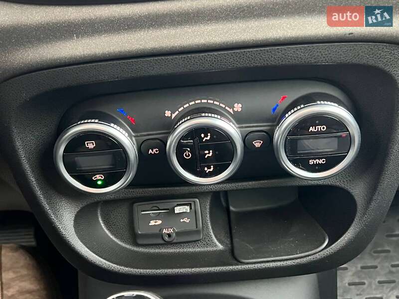 Хетчбек Fiat 500L 2014 в Києві