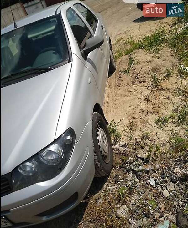 Седан Fiat Albea 2010 в Вишневом