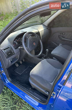 Седан Fiat Albea 2011 в 