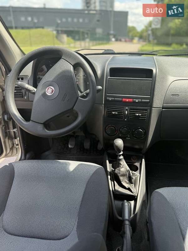 Седан Fiat Albea 2010 в Киеве
