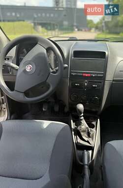Седан Fiat Albea 2010 в 