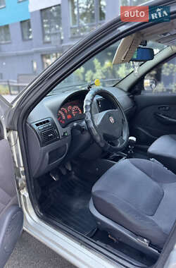 Седан Fiat Albea 2010 в 