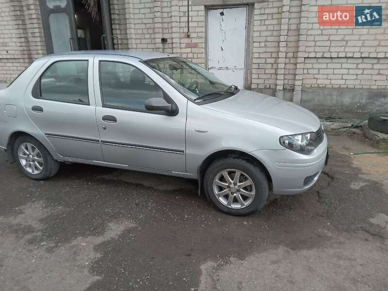 Седан Fiat Albea 2010 в Ужгороді