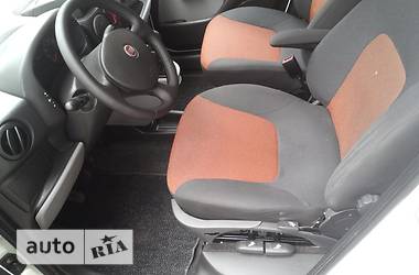 Грузопассажирский фургон Fiat Doblo 2010 в 