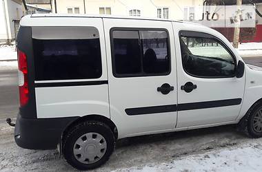 Вантажопасажирський фургон Fiat Doblo 2006 в Острозі