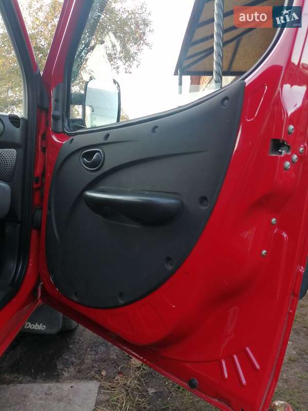 Минивэн Fiat Doblo 2006 в Сарнах