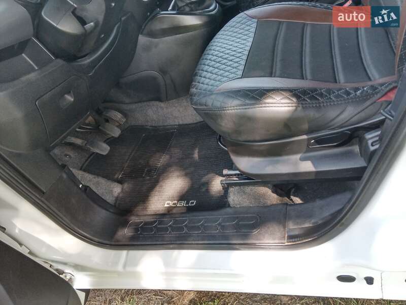 Мінівен Fiat Doblo 2011 в Семенівці фото 9 Мінівен Fiat Doblo 2011 в Семенівці