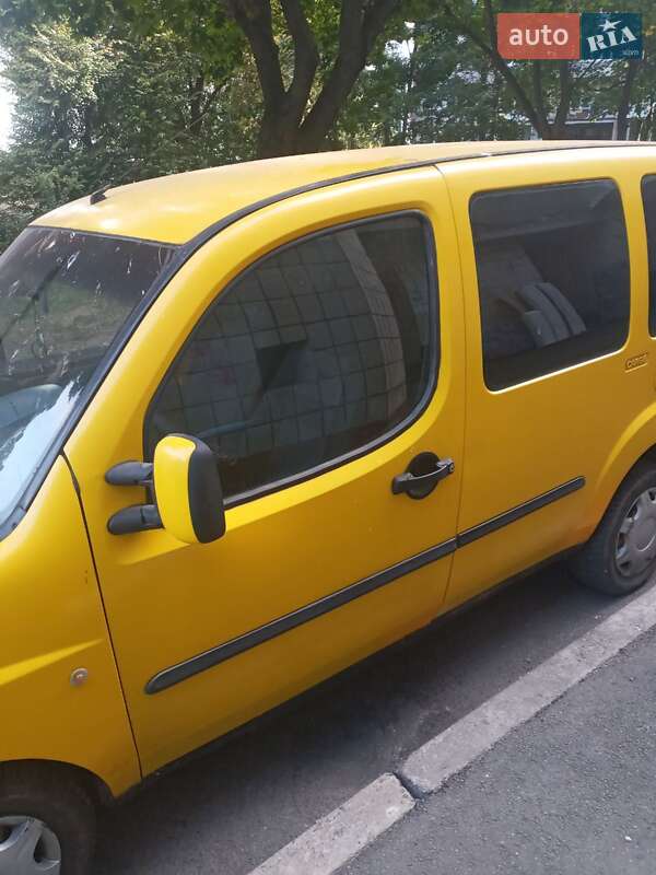 Минивэн Fiat Doblo 2004 в Киеве
