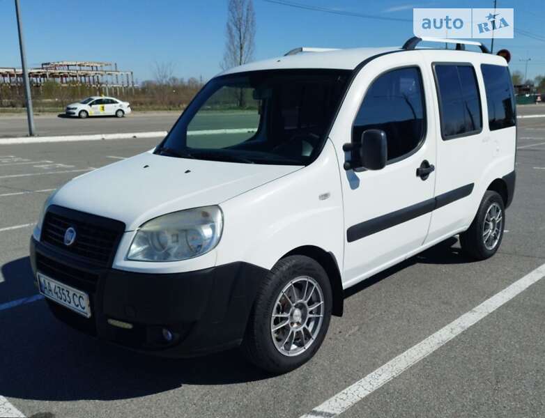 Минивэн Fiat Doblo 2008 в Киеве