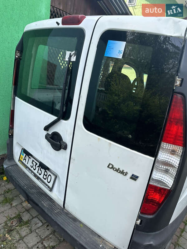 Минивэн Fiat Doblo 2003 в Долине