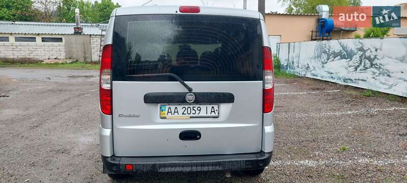 Минивэн Fiat Doblo 2008 в Киеве