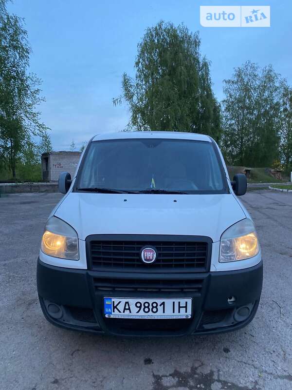 Вантажний фургон Fiat Doblo 2012 в Василькові