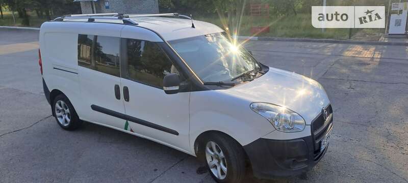 Вантажопасажирський фургон Fiat Doblo 2012 в Дніпрі