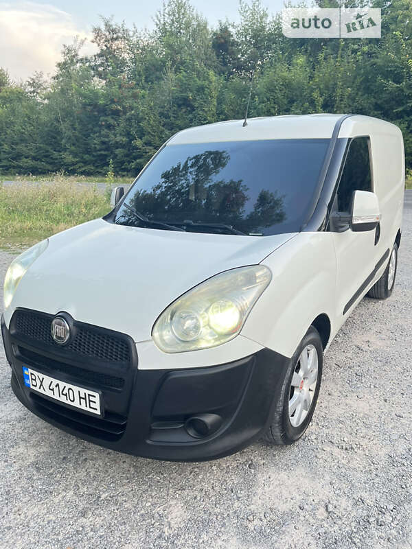 Грузовой фургон Fiat Doblo 2012 в Виньковцах